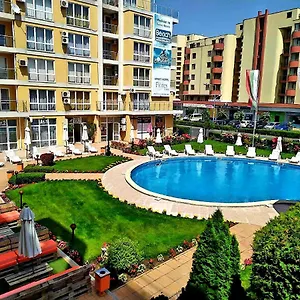 Flores Park Apartmanhotel Napospart